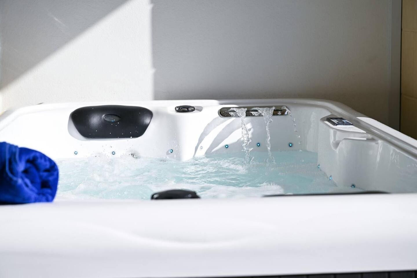 Fl 3 Ta'Lonza Luxury With Hot Tub By Homely 멜리에하 외부 사진