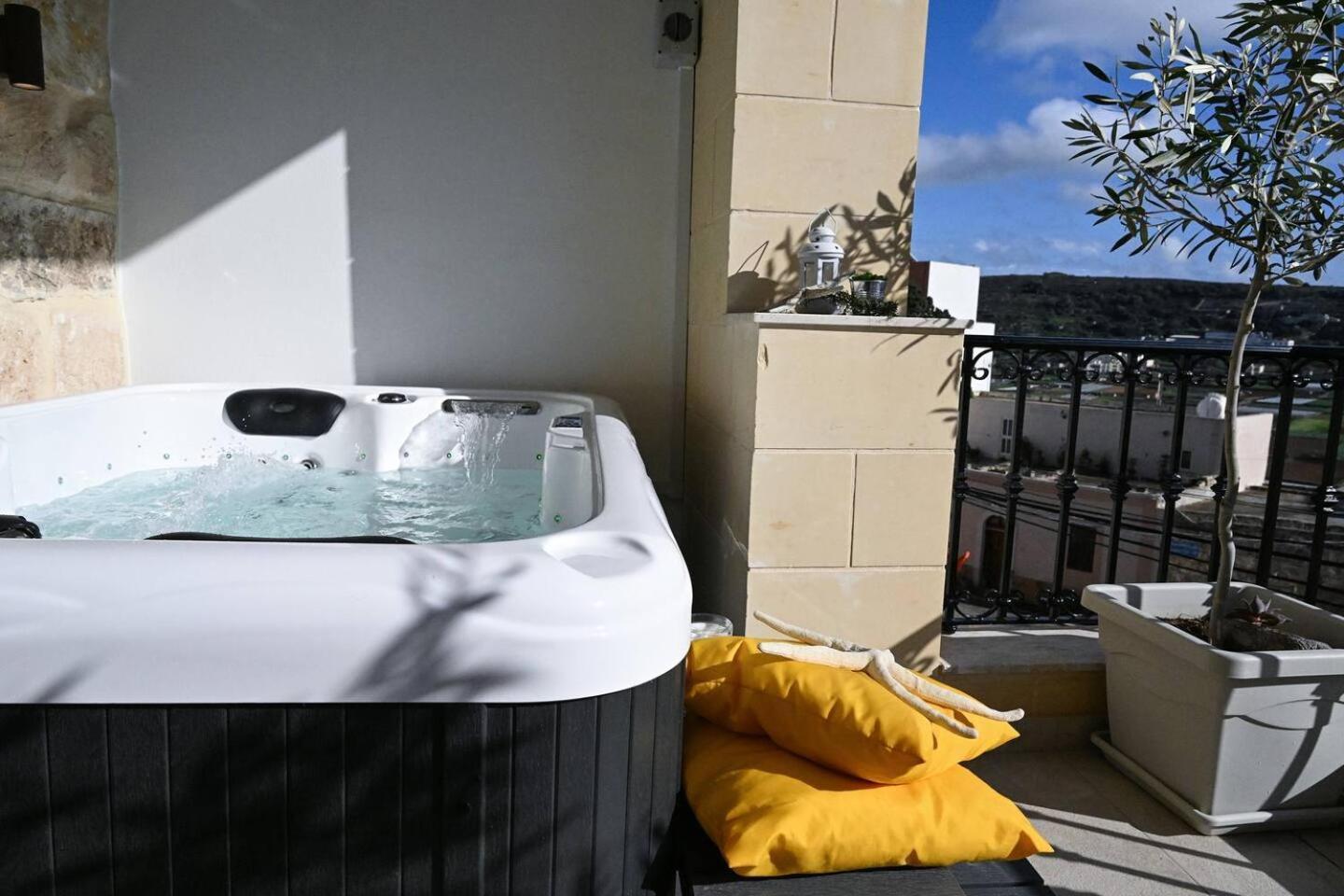 Fl 3 Ta'Lonza Luxury With Hot Tub By Homely 멜리에하 외부 사진