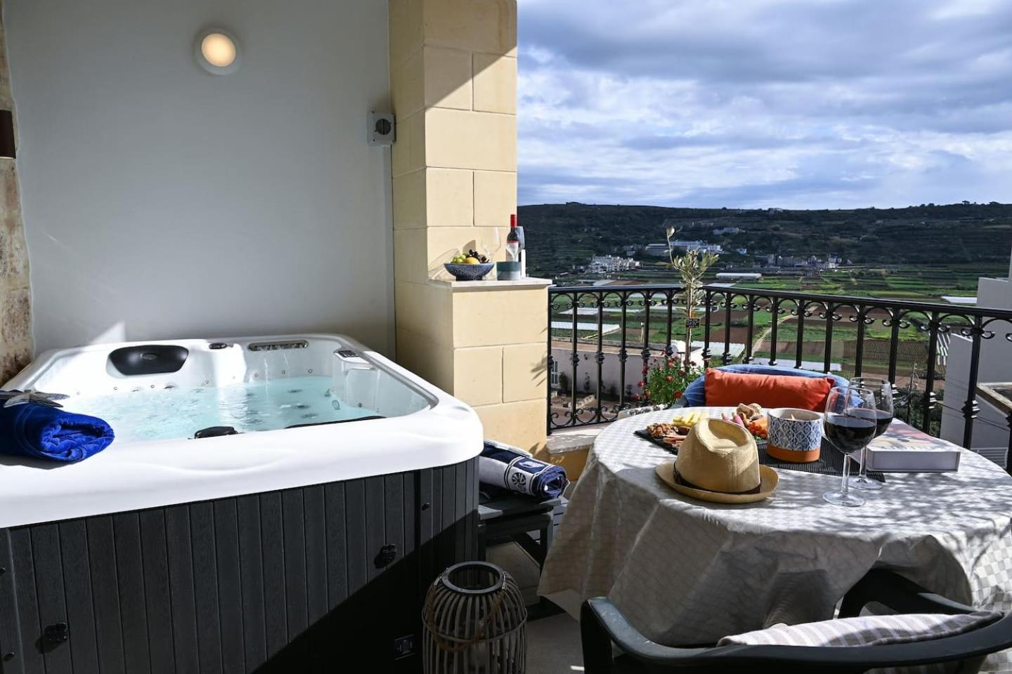 Fl 3 Ta'Lonza Luxury With Hot Tub By Homely 멜리에하 외부 사진