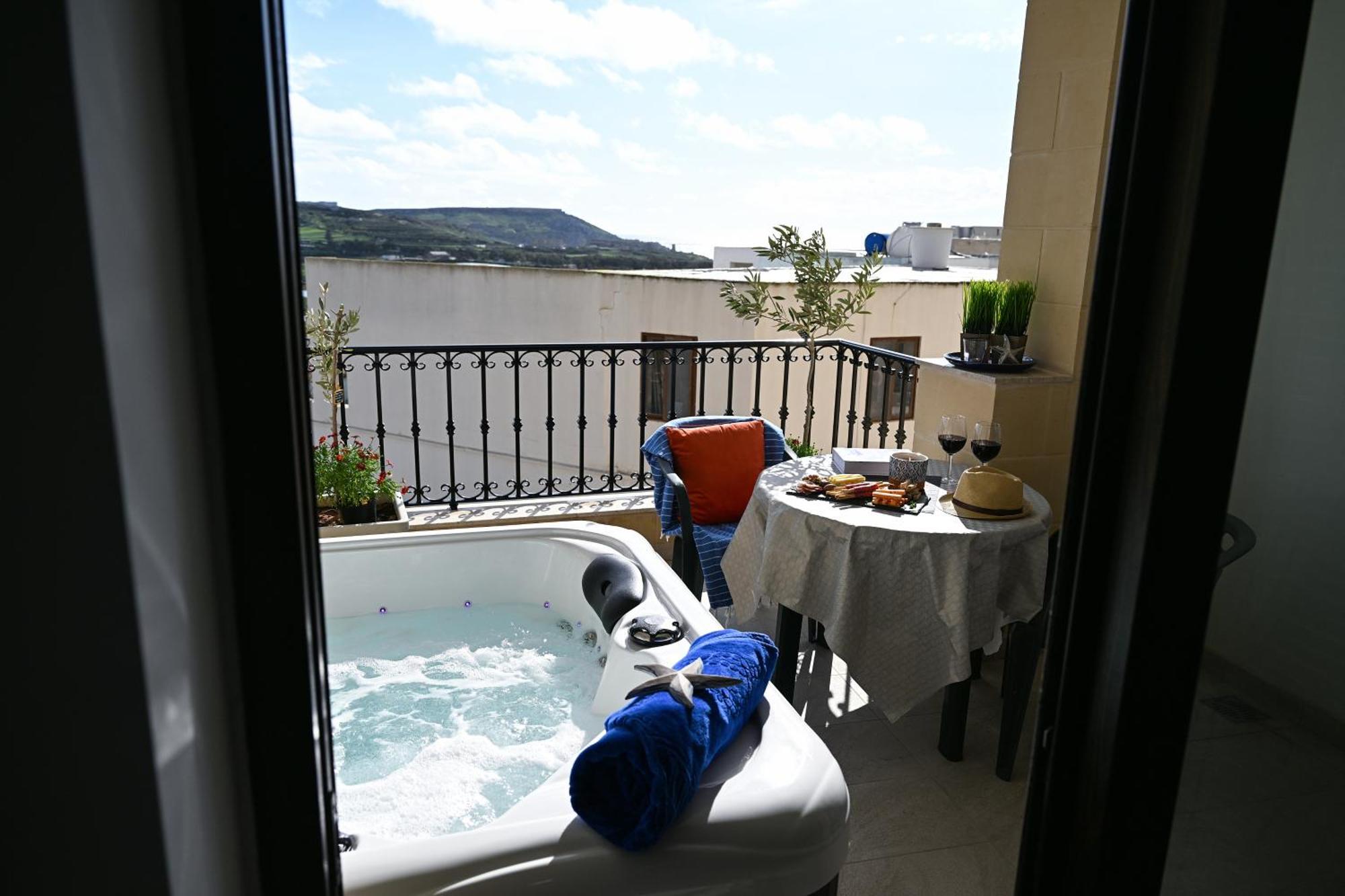 Fl 3 Ta'Lonza Luxury With Hot Tub By Homely 멜리에하 외부 사진